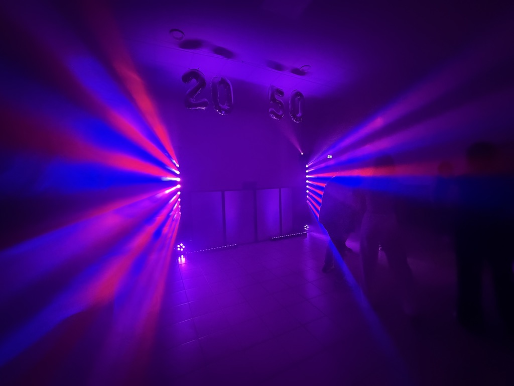 Bleu électrique & violet néon — photo Chatycov Events