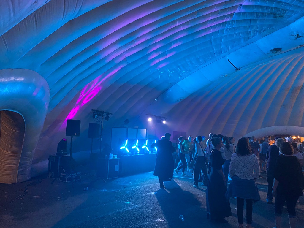 La soirée prend vie — photo Chatycov Events