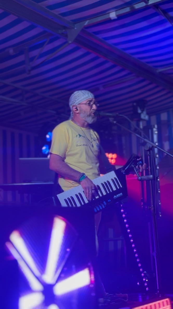 Le keytar en scène — photo Chatycov Events